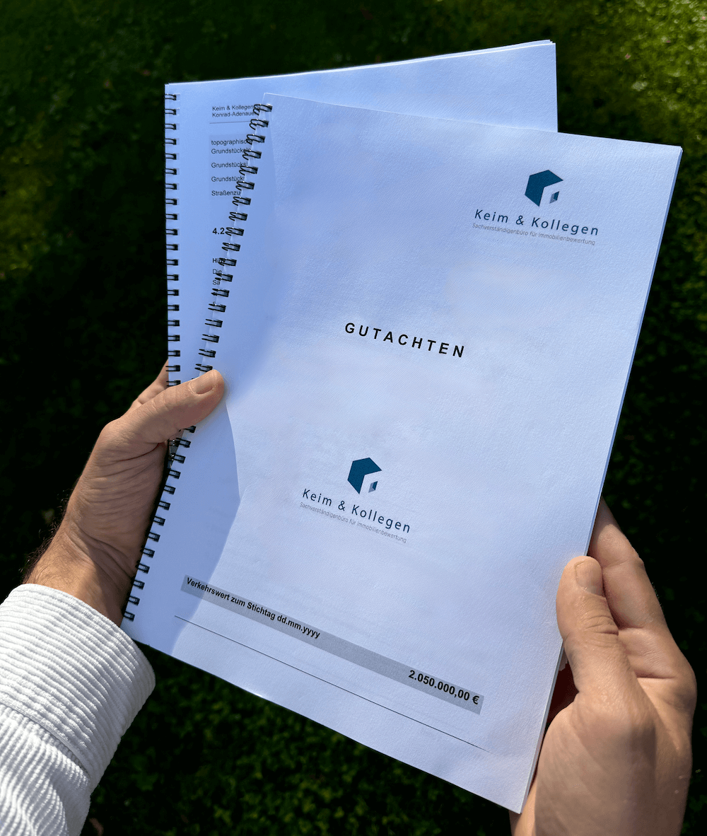 Gutachten in der Hand von Keim Kollegen